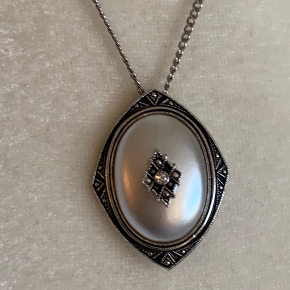 Art Deco Style Enamel Silver Tone Brooch Pendant - Picture 8 of 8